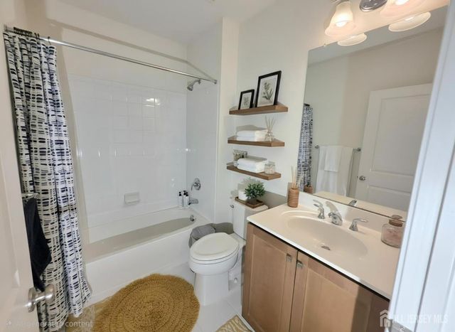 27 Wisteria Court, Monroe, NJ 08831