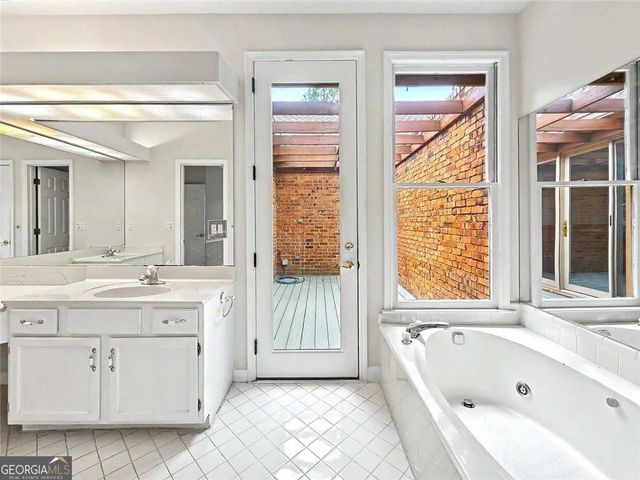 29 Lake Villa Drive, Roswell, GA 30076