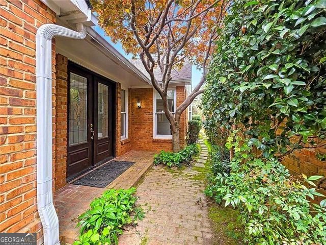 29 Lake Villa Drive, Roswell, GA 30076