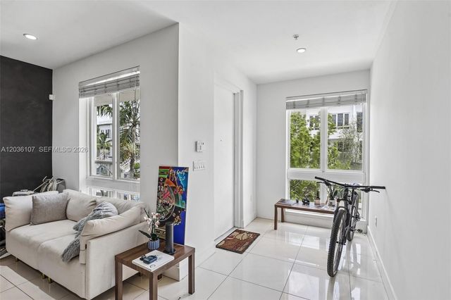 10280 NW 63rd Terrace 203, Doral, FL 33178
