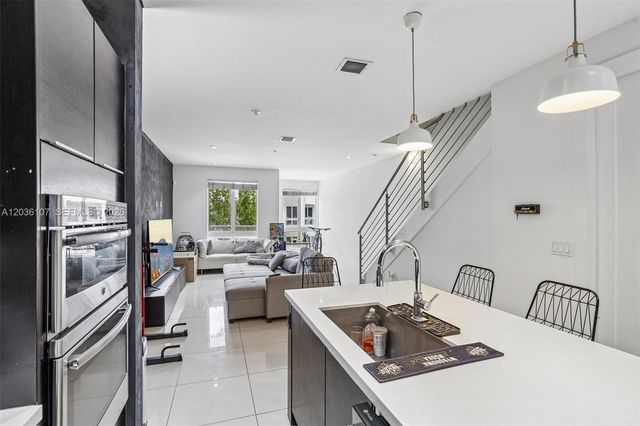 10280 NW 63rd Terrace 203, Doral, FL 33178