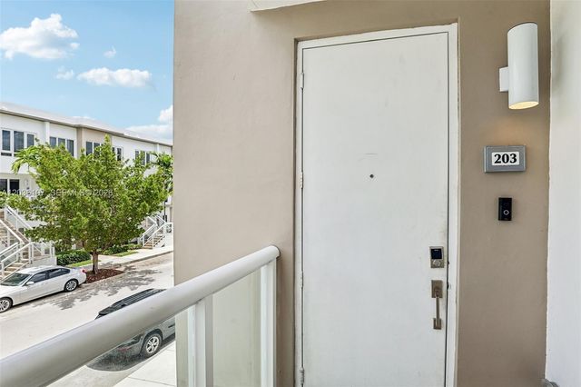 10280 NW 63rd Terrace 203, Doral, FL 33178