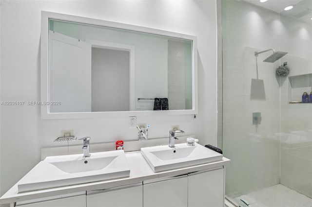 10280 NW 63rd Terrace 203, Doral, FL 33178