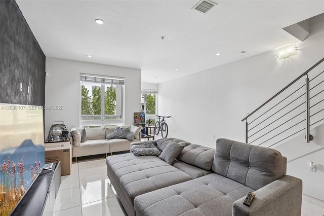 10280 NW 63rd Terrace 203, Doral, FL 33178