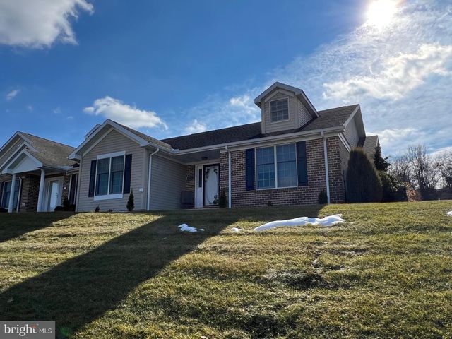 1512 SPRING SIDE DR E, Chambersburg, PA 17202