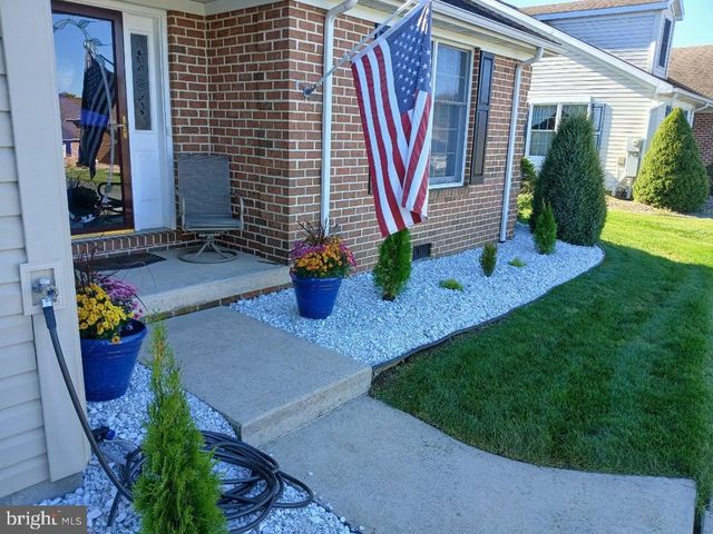 1512 SPRING SIDE DR E, Chambersburg, PA 17202