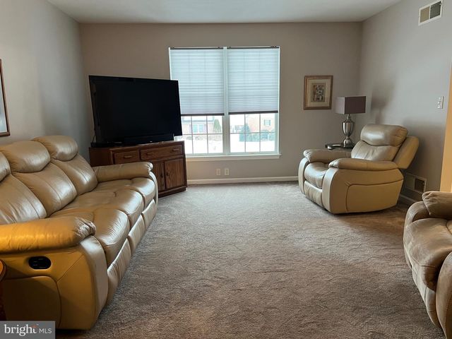 1512 SPRING SIDE DR E, Chambersburg, PA 17202