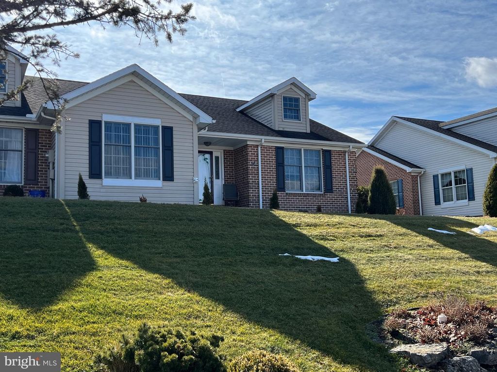 1512 SPRING SIDE DR E, Chambersburg, PA 17202