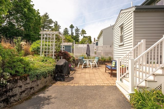6 Buttonwood Lane, Peabody, MA 01960