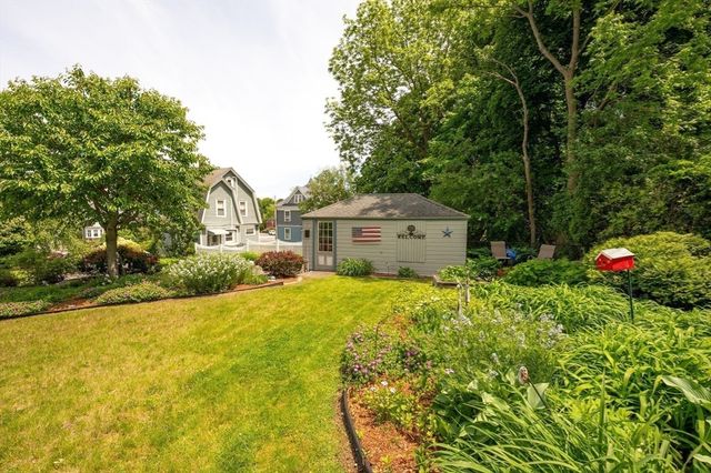 6 Buttonwood Lane, Peabody, MA 01960