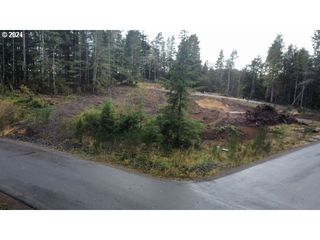 5700 LITTLE WOAHINK Dr #1, Florence, OR 97439