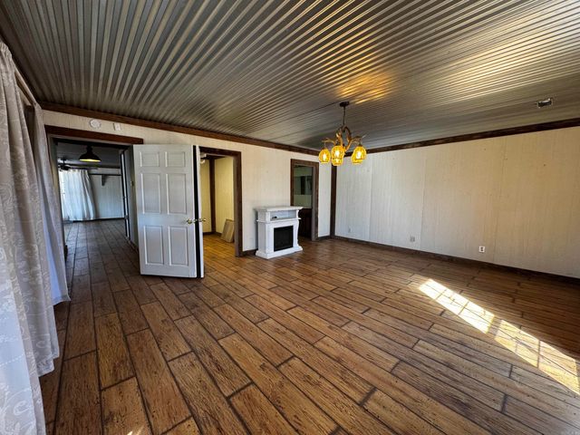 469 Taylor Bay Road, Augusta, AR 72006