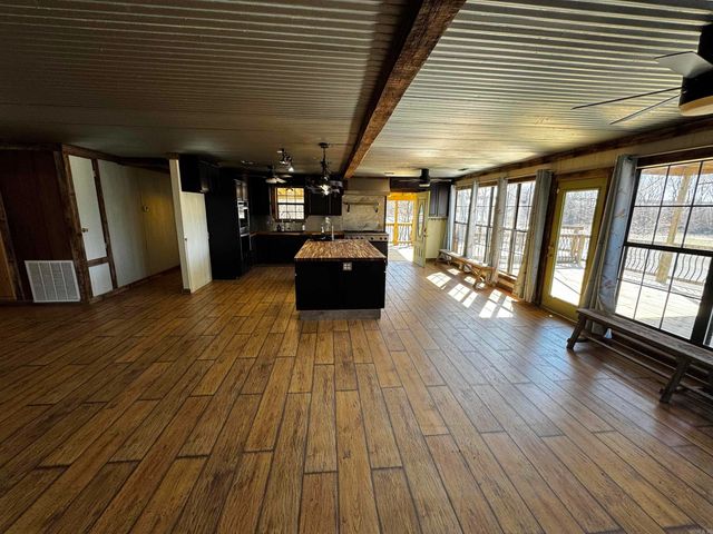 469 Taylor Bay Road, Augusta, AR 72006