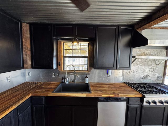 469 Taylor Bay Road, Augusta, AR 72006