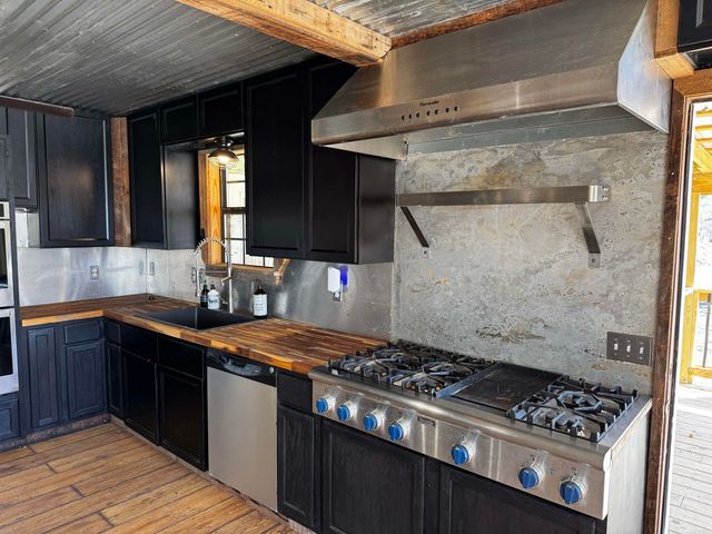 469 Taylor Bay Road, Augusta, AR 72006