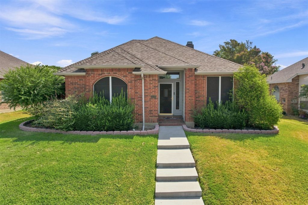 2126 Greenstone Trail, Carrollton, TX 75010 — photo 2