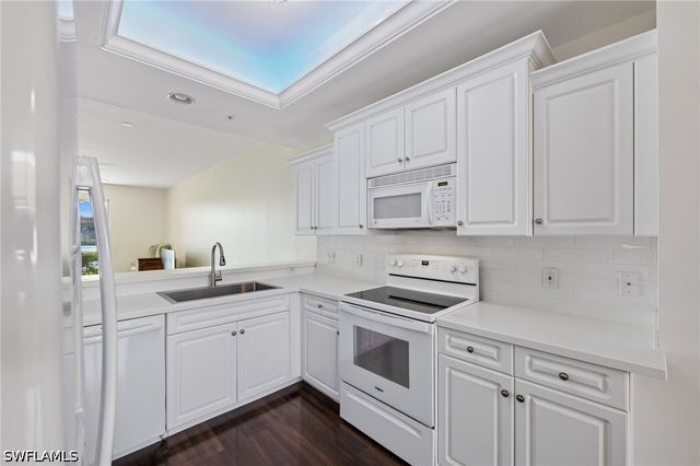 2810 Cypress Trace CIR 2112, Naples, FL 34119