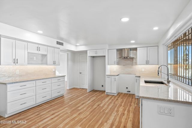 8601 E Mabel Place, Tucson, AZ 85715