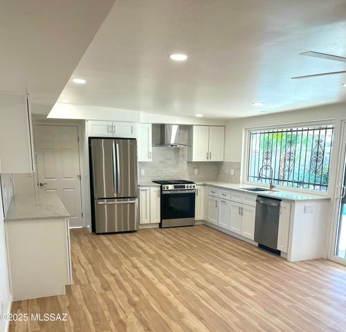 8601 E Mabel Place, Tucson, AZ 85715