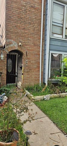 8587 Wilcrest Drive, Houston, TX 77099