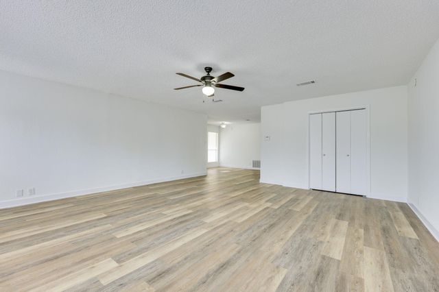 6900 Trendal LN, Austin, TX 78744