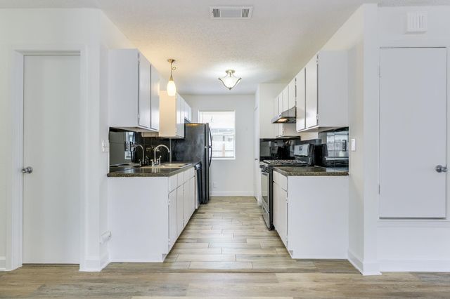 6900 Trendal LN, Austin, TX 78744