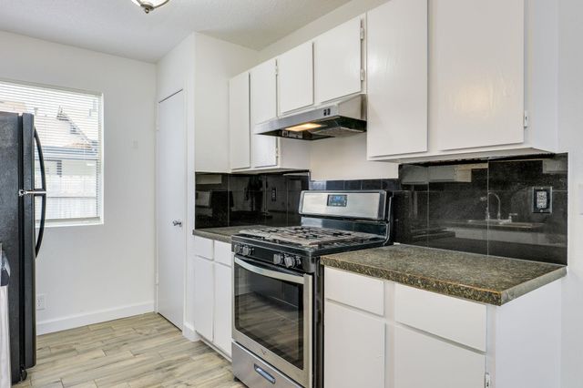 6900 Trendal LN, Austin, TX 78744