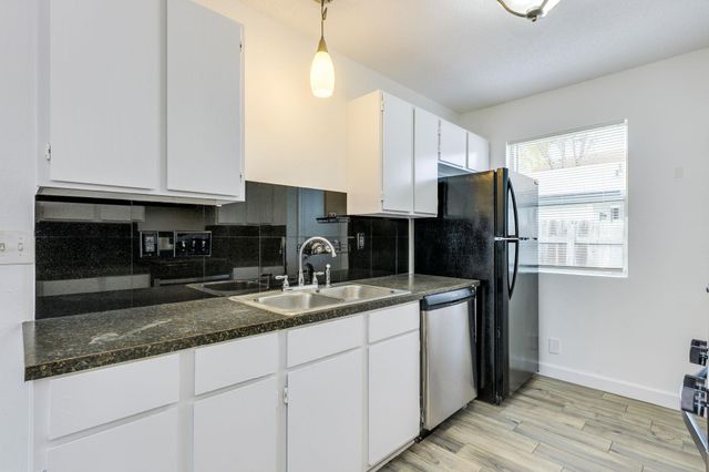 6900 Trendal LN, Austin, TX 78744