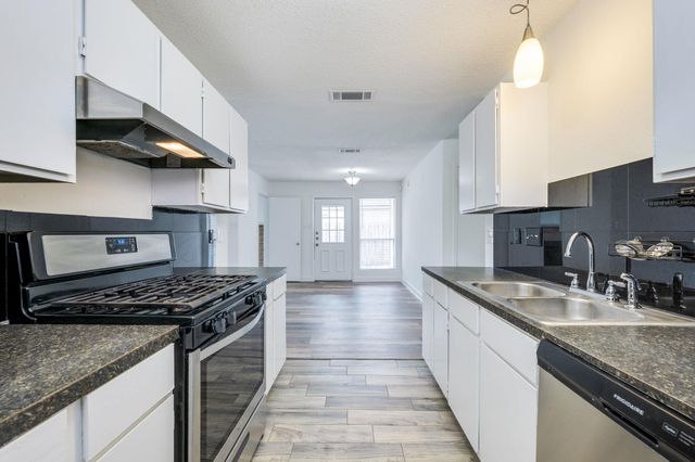 6900 Trendal LN, Austin, TX 78744