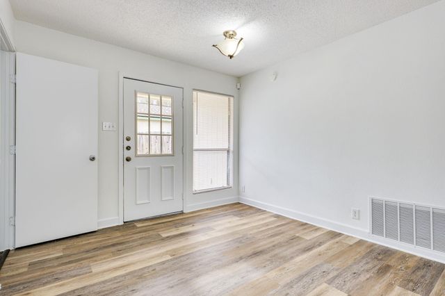 6900 Trendal LN, Austin, TX 78744