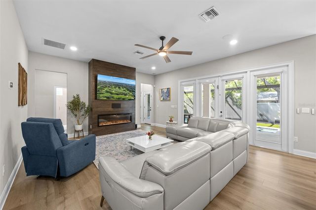 3601 W ROGERS AVENUE, Tampa, FL 33611