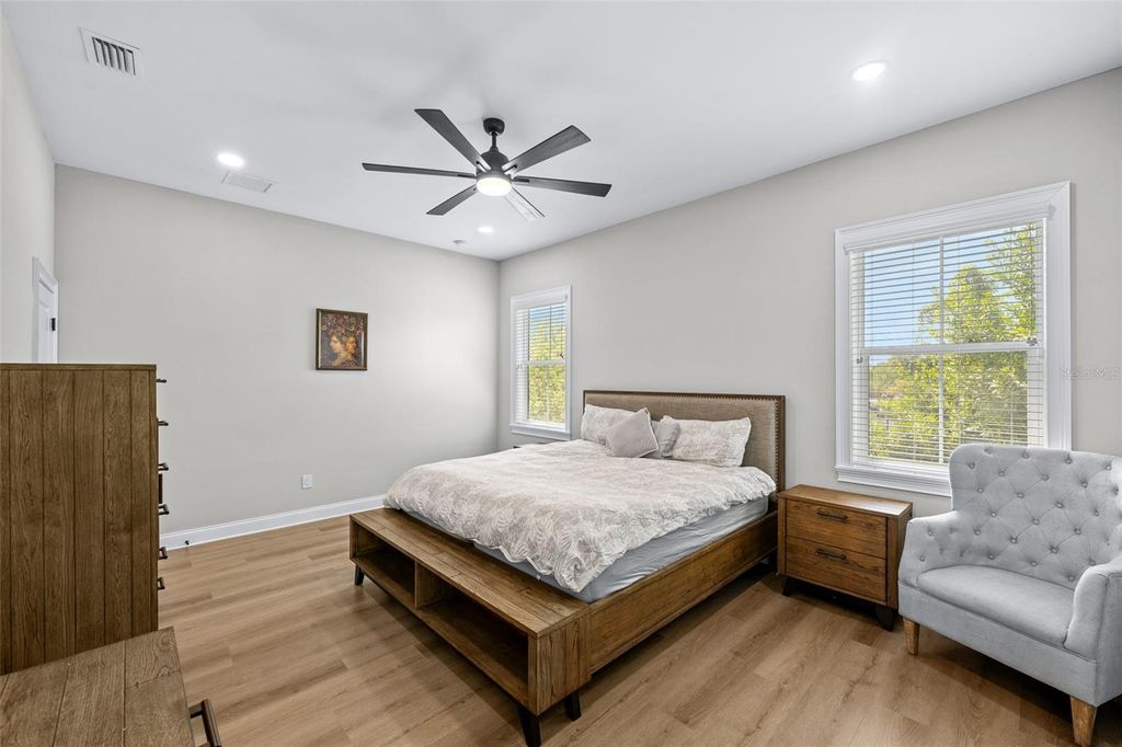 Image 13 of property listing at 3601 W ROGERS AVENUE, Tampa, FL 33611