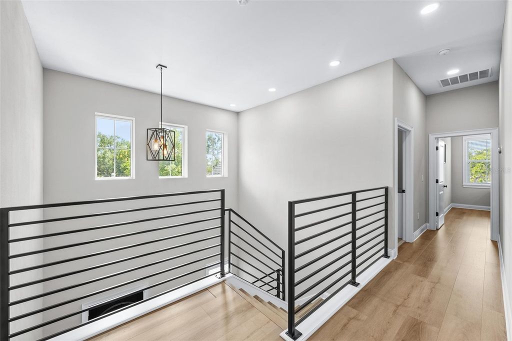Image 23 of property listing at 3601 W ROGERS AVENUE, Tampa, FL 33611