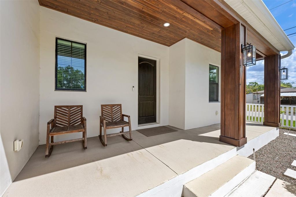 Image 6 of property listing at 3601 W ROGERS AVENUE, Tampa, FL 33611