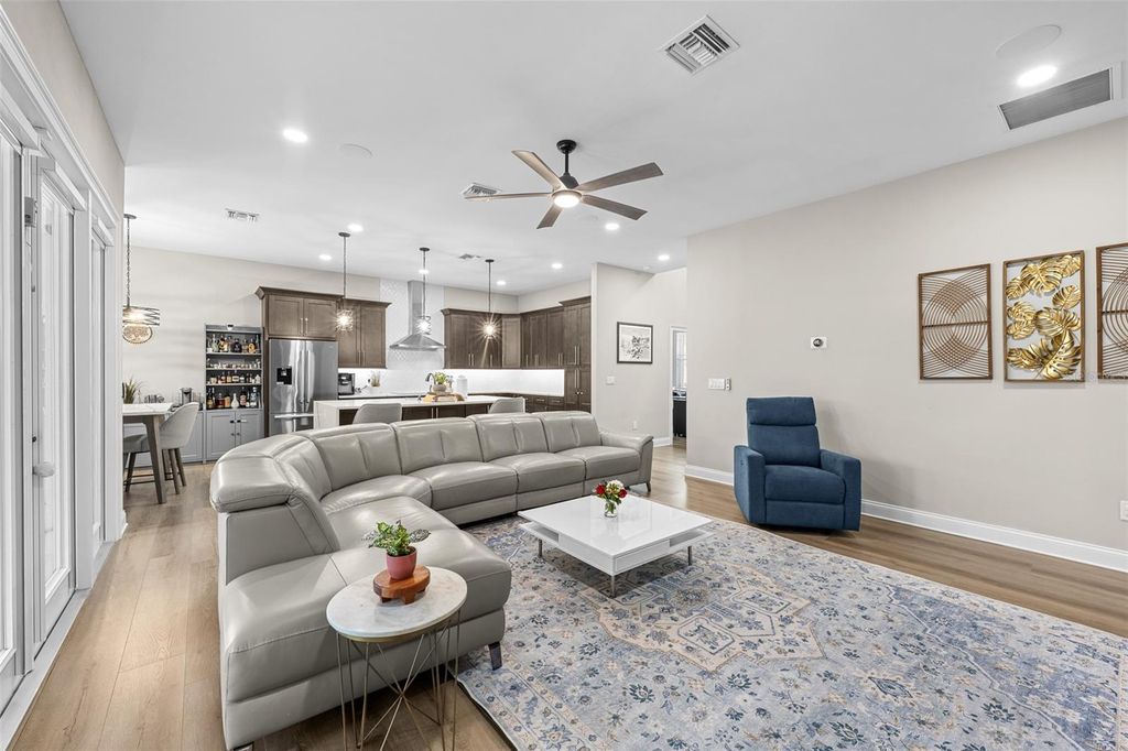Image 8 of property listing at 3601 W ROGERS AVENUE, Tampa, FL 33611