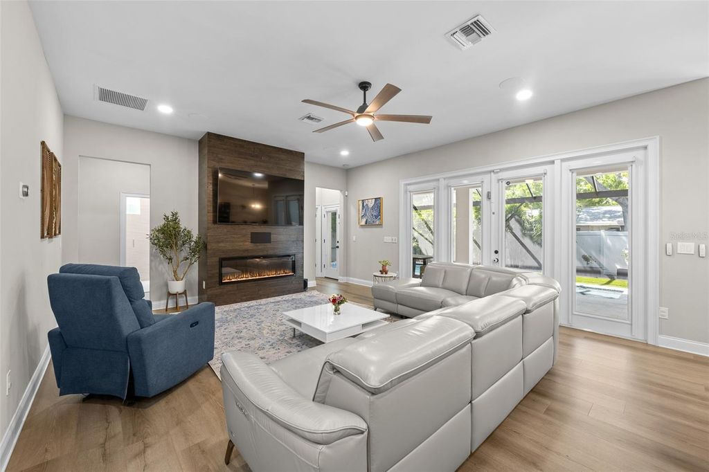 Image 9 of property listing at 3601 W ROGERS AVENUE, Tampa, FL 33611
