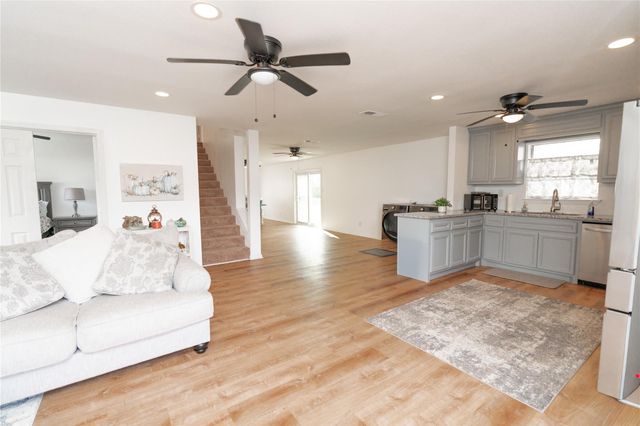 2817 Sams Drive, Seabrook, TX 77586