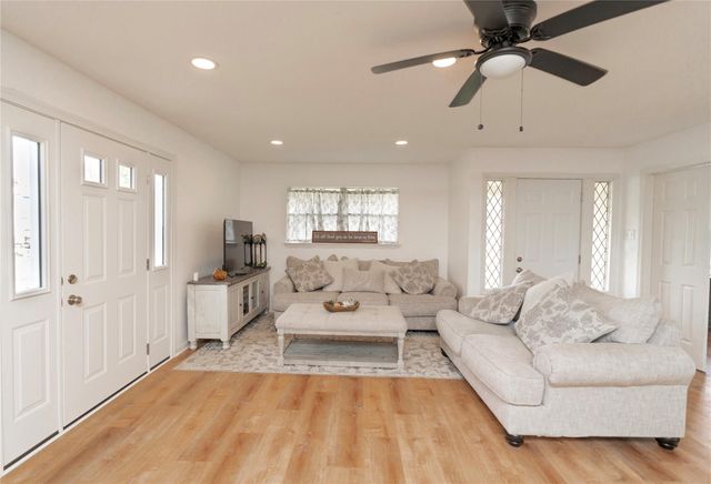 2817 Sams Drive, Seabrook, TX 77586