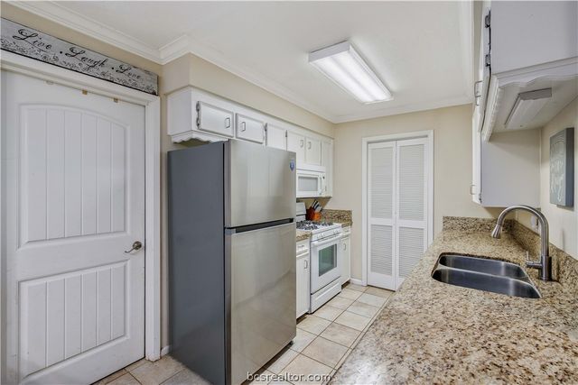 7804 Appomattox Drive, College Station, TX 77845