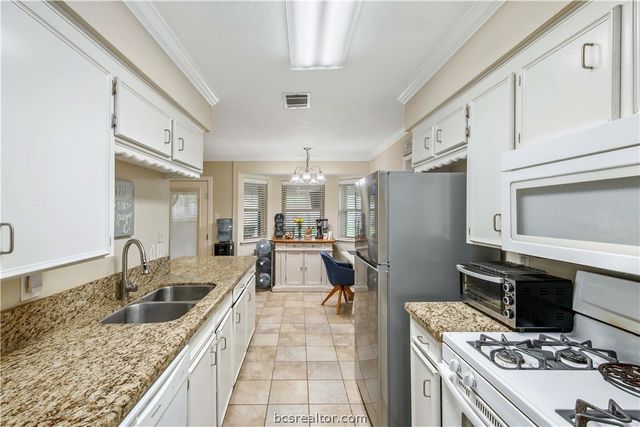 7804 Appomattox Drive, College Station, TX 77845