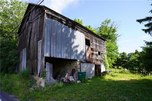 2094 East Scenic Drive, Moore Twp, PA 18014
