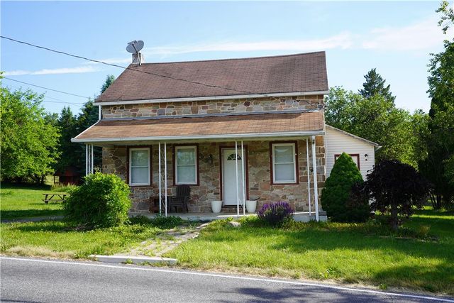 2094 East Scenic Drive, Moore Twp, PA 18014