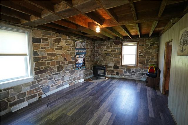 2094 East Scenic Drive, Moore Twp, PA 18014