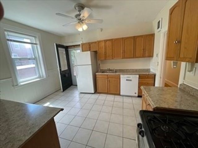 15 Lynde St 17, Salem, MA 01970