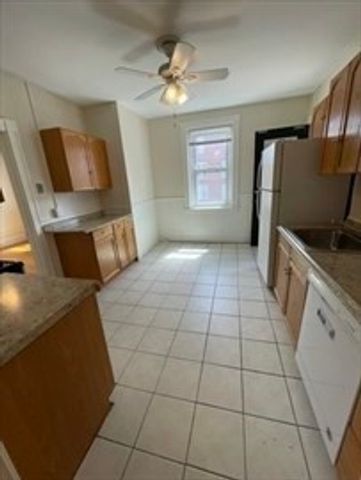 15 Lynde St 17, Salem, MA 01970