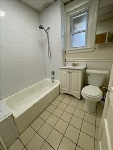 15 Lynde St 17, Salem, MA 01970