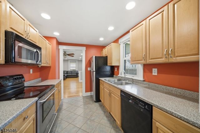 13 Stonewald Ct, Mount Olive Twp., NJ 07828