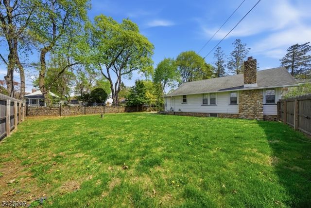 13 Stonewald Ct, Mount Olive Twp., NJ 07828