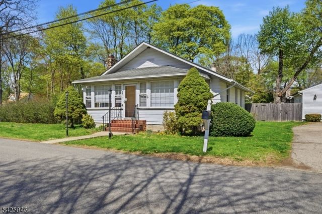 13 Stonewald Ct, Mount Olive Twp., NJ 07828