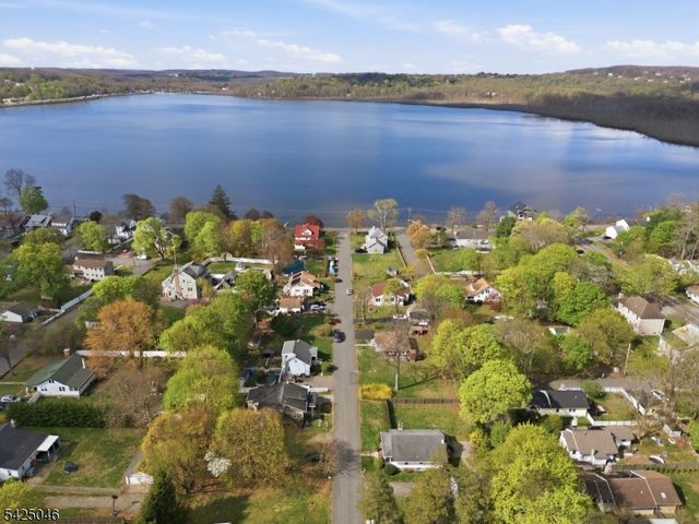 13 Stonewald Ct, Mount Olive Twp., NJ 07828